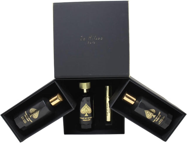 JO MILANO GAME OF SPADES WILDCARD PERFUME 100 ML + MINIATURA RELLENABLE 8 ML + GEL SHAMPOO DE BAÑO 200 ML + CREMA CORPORAL 200 ML